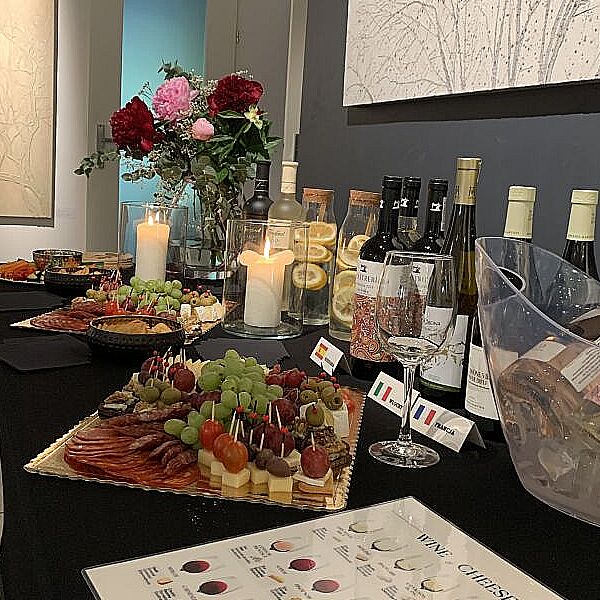 Dlaczego warsztaty malarskie z&nbsp;winem to&nbsp;idealny sposób na&nbsp;relaks?